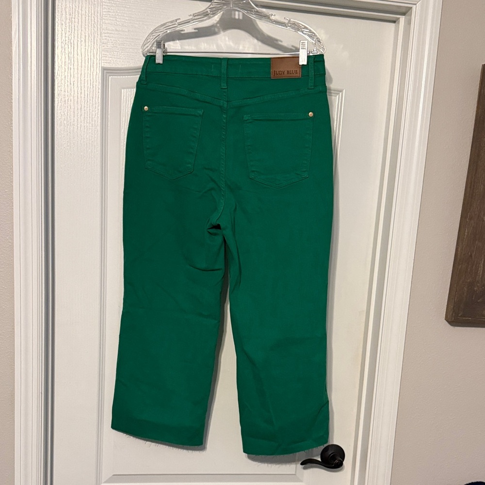 Judy Blue Vibrant Green Cropped Jeans - Picture 4 of 4